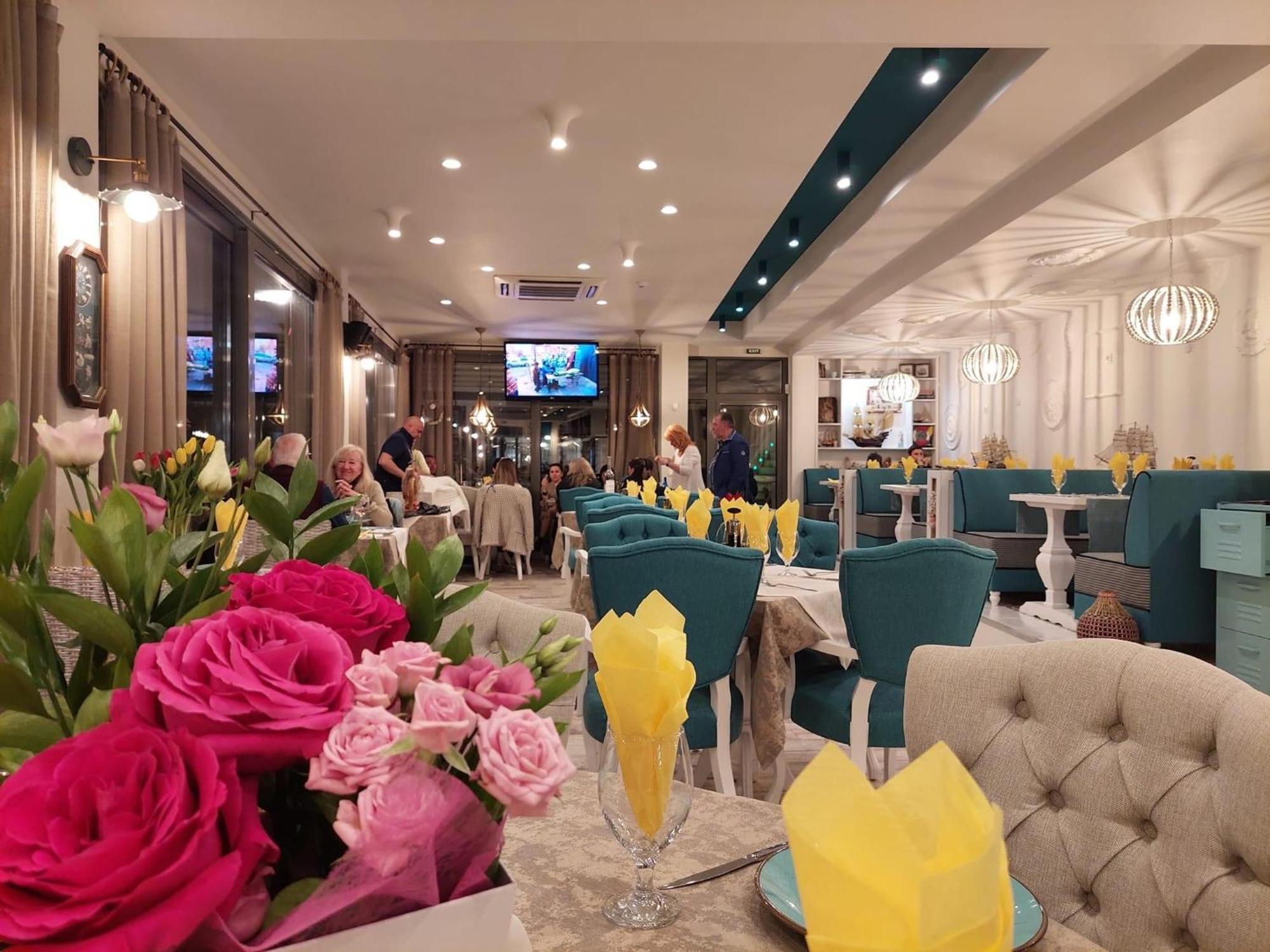 Rose Gardens Apart Hotel Поморие Экстерьер фото