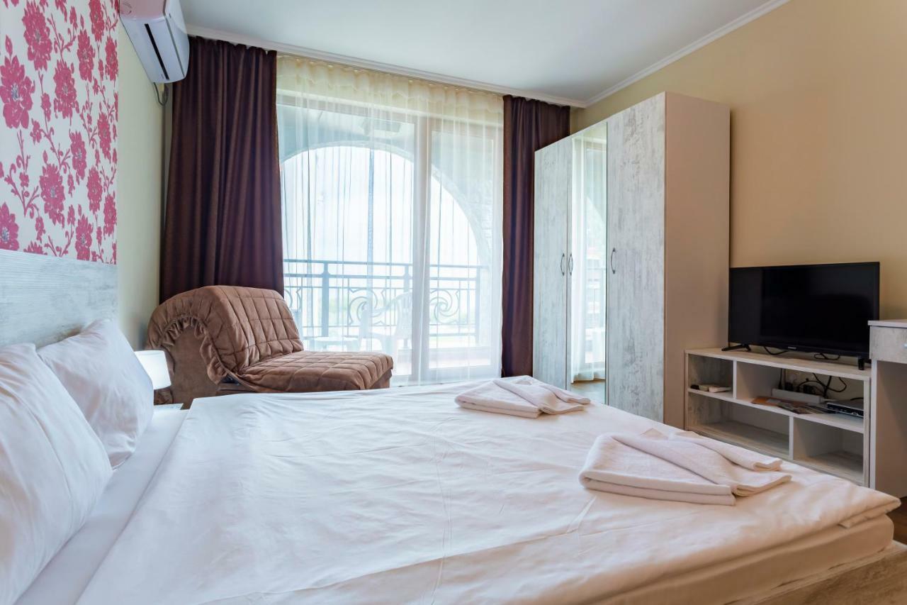 Rose Gardens Apart Hotel Поморие Экстерьер фото