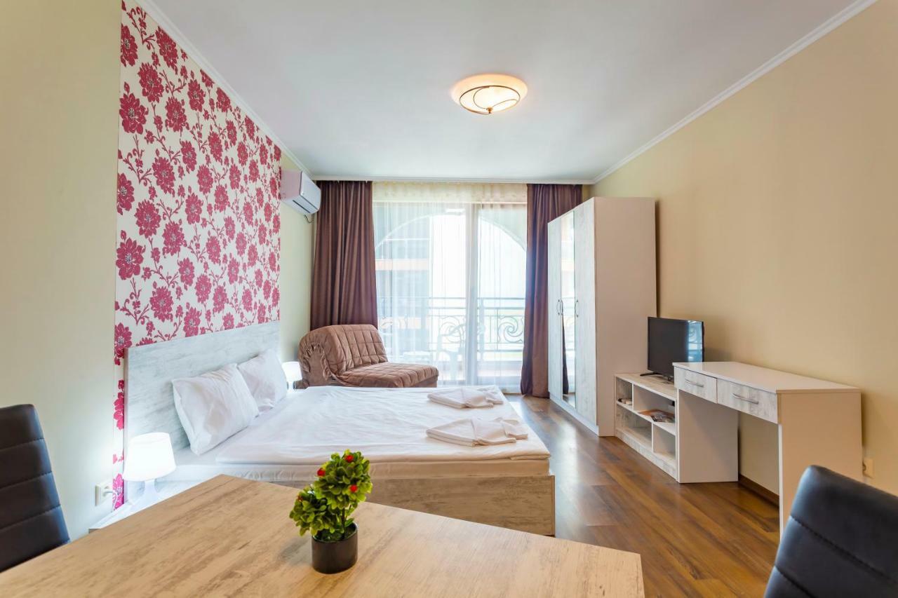 Rose Gardens Apart Hotel Поморие Экстерьер фото