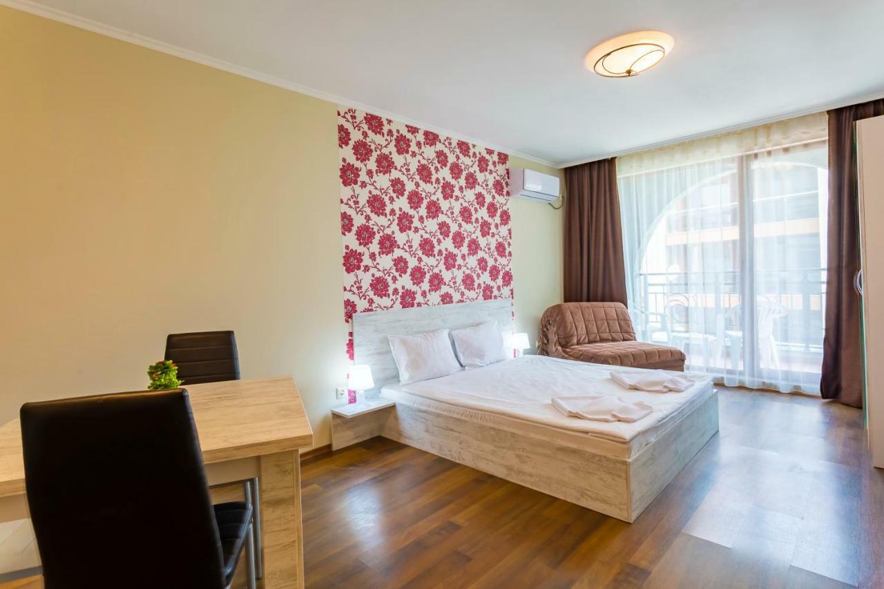 Rose Gardens Apart Hotel Поморие Экстерьер фото