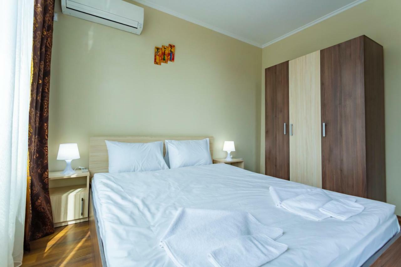 Rose Gardens Apart Hotel Поморие Экстерьер фото