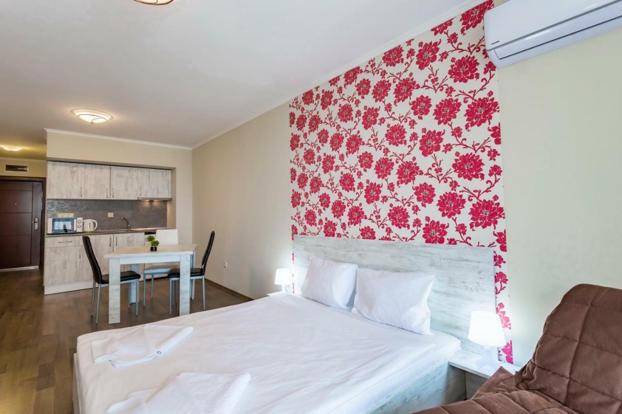 Rose Gardens Apart Hotel Поморие Экстерьер фото