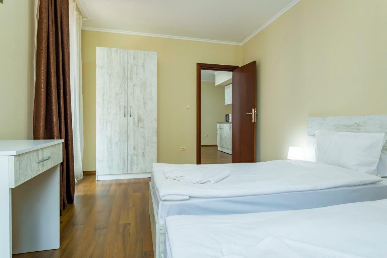 Rose Gardens Apart Hotel Поморие Экстерьер фото